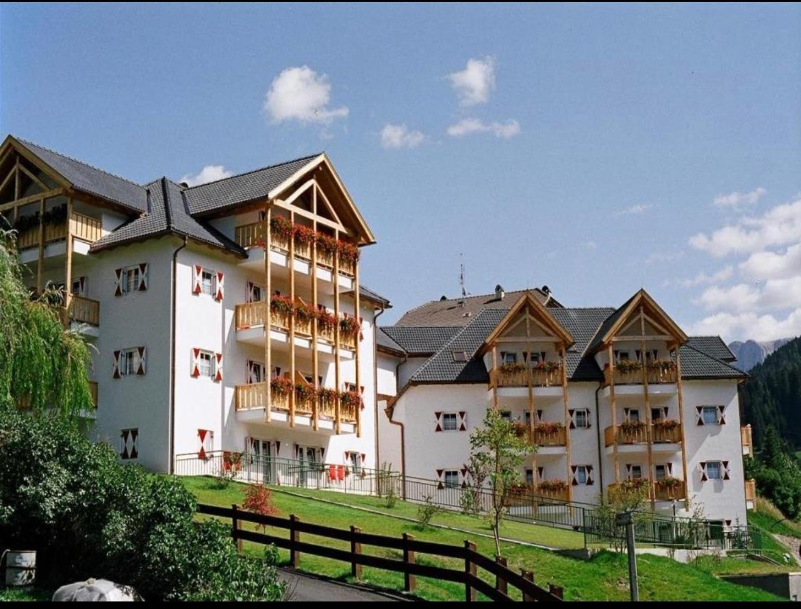 Residence Hotel Casa Metz Santa Cristina Val Gardena Екстер'єр фото